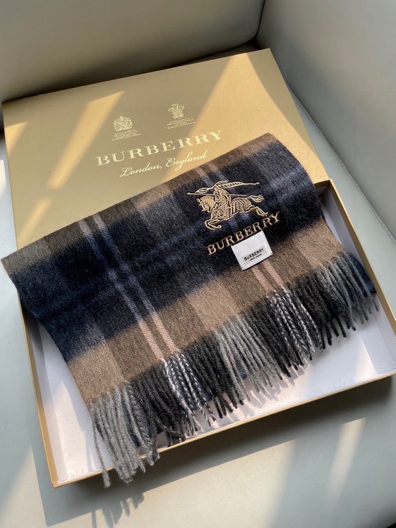 Burberry Bur unisex cashmere plaid looks crazy good, so stylish and glamorous!!!! Very svelte and stylish fallwinter piece! Really love it, very Classical k style design. 100% cashmere, feel really absolute! Forward and 