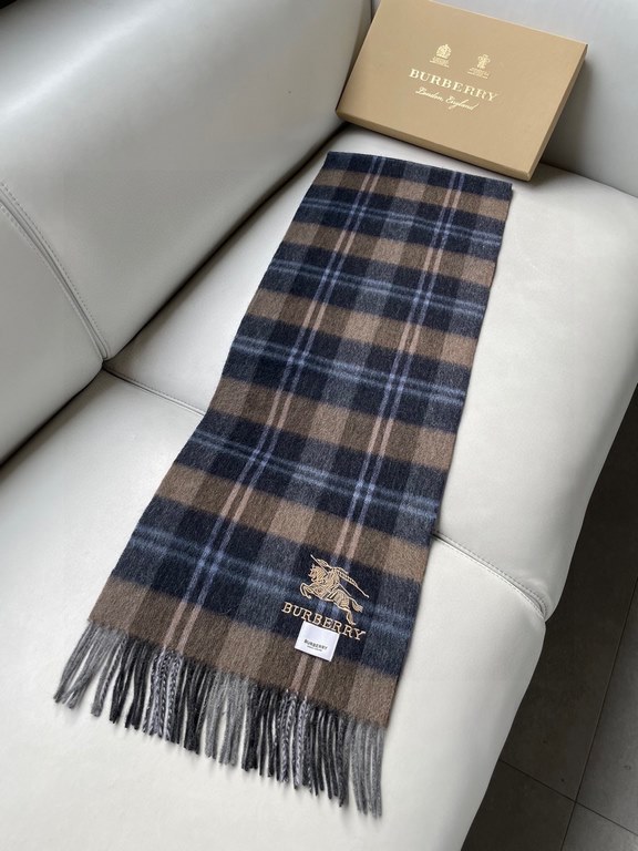 Burberry Bur unisex cashmere plaid looks crazy good, so stylish and glamorous!!!! Very svelte and stylish fallwinter piece! Really love it, very Classical k style design. 100% cashmere, feel really absolute! Forward and 