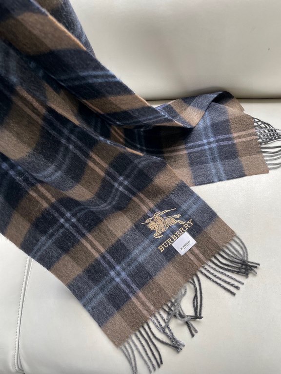 Burberry Bur unisex cashmere plaid looks crazy good, so stylish and glamorous!!!! Very svelte and stylish fallwinter piece! Really love it, very Classical k style design. 100% cashmere, feel really absolute! Forward and 