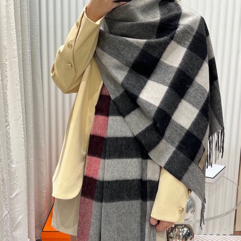 Oversized plaid classic models  [lips] Burberry classic large plaid large shawl,, large cloth label, hang tags complete, non-market cheap goods, the classic counter fill single outflow! Extreme hall of hard goods  burber