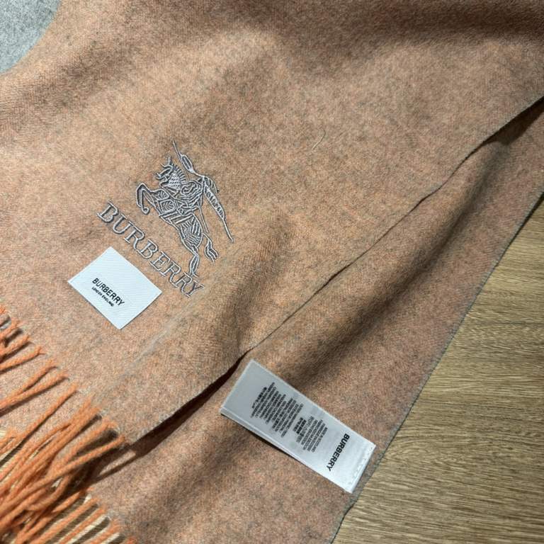 Barberry [Men's and Women's Scarves] Rage to keep for yourself, a rare high-end men's model! Family benefits! Burberry very positive men's scarf ~ fabric big love, very soft and delicate comfortable, light water ripple! 