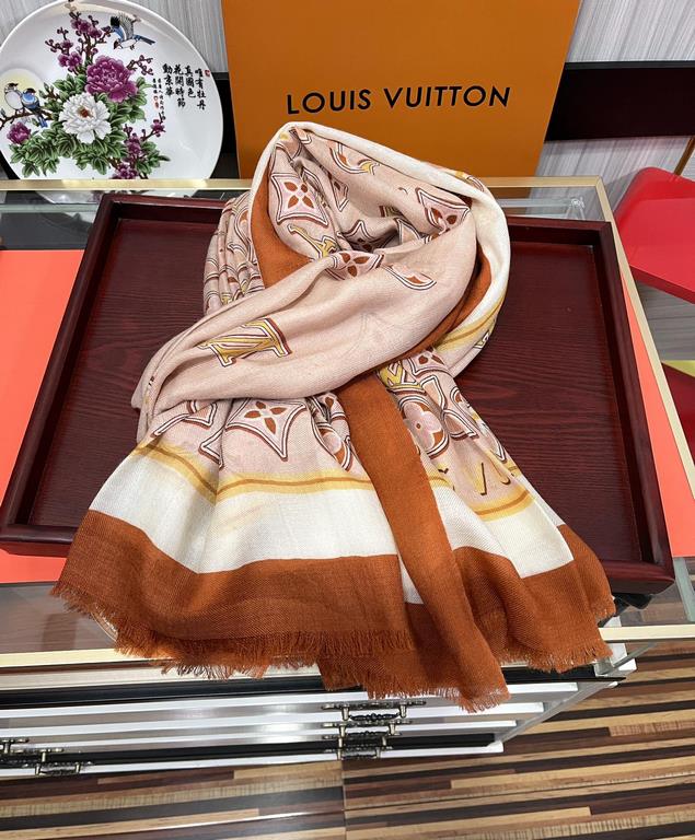 New   too beautiful 2024 Lv using Inner Mongolia cashmere, the latest models of unisex couples models   heavy recommended   classic plaid, never out of fashion   very warm and soft pro-skin, do not tie the neck   the cla