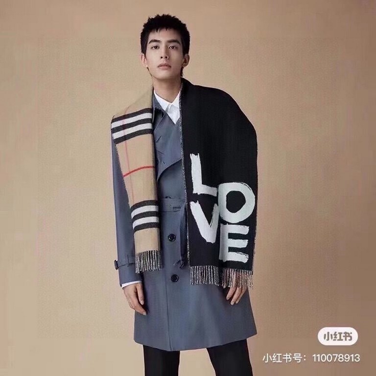 Burberry - Burberry's latest models of reversible scarves   one side of the plain LOVE, one side of the classic plaid   very stylish design! 180  30cm, is a charming embodiment of elegant art! Scarf style men and women u