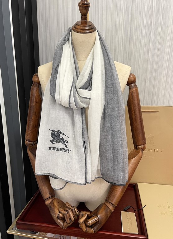 New   Burberry   using Inner Mongolia cashmere, heavily recommended   too beautiful   hot, everyone likes   when the hipsters have several Ba family scarves in the closet,   change a scarf will be enough to give you a re