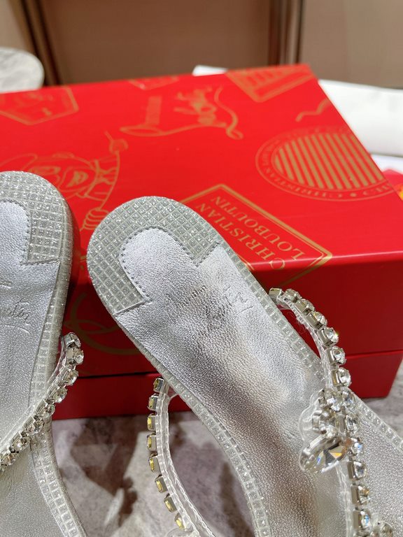 CL One Strap Crystal Sandals  Flat [NEW .   】Glossy leather and crystals.The love is in the air. Become the focus of happiness, full of sweet mode is only open to you.Size 34 yards-43 yards(34.40.41.42.43. Customized 