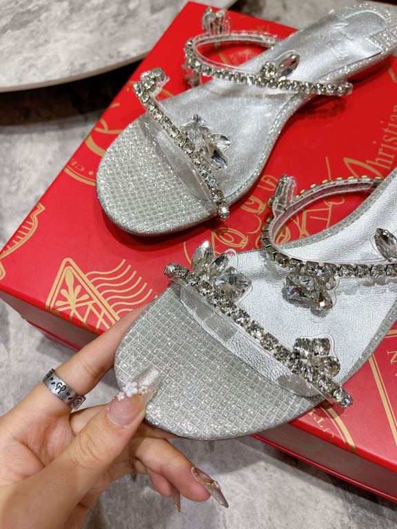 CL One Strap Crystal Sandals  Flat [NEW .   】Glossy leather and crystals.The love is in the air. Become the focus of happiness, full of sweet mode is only open to you.Size 34 yards-43 yards(34.40.41.42.43. Customized 