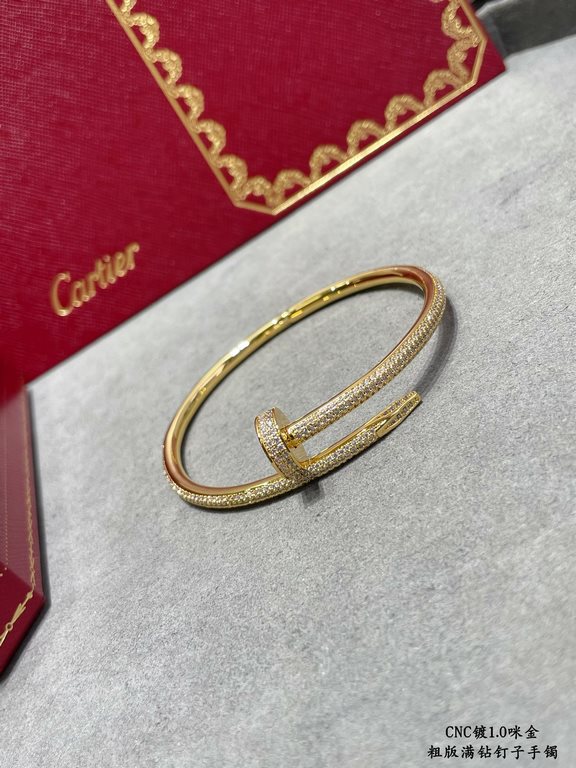 V gold plated with 1.0 micron gold,. DB original lettering CNC version Cartier rough full diamond studs bracelet        Cartier Cartier Juste un Clou studs bracelet Classic work Three colors complete Couple gifts (Let's 