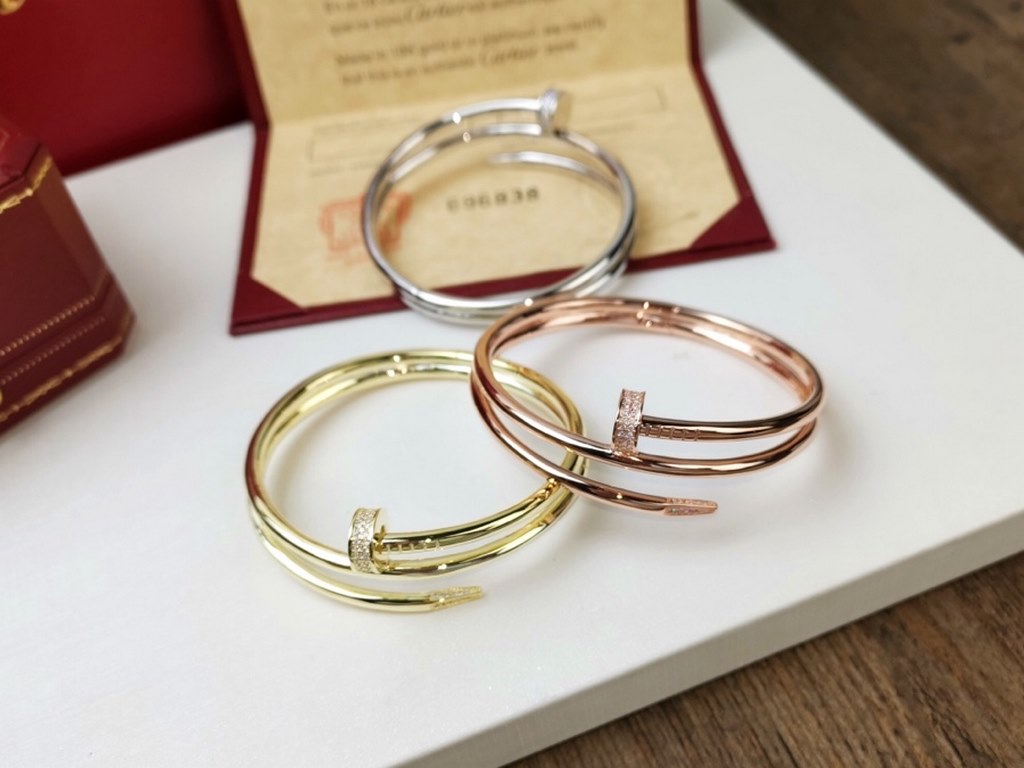 Cartier Cartier double studs glossy bracelet  high-end customized high quality     excellence inside and out   sub-gold material rose gold white gold yellow gold