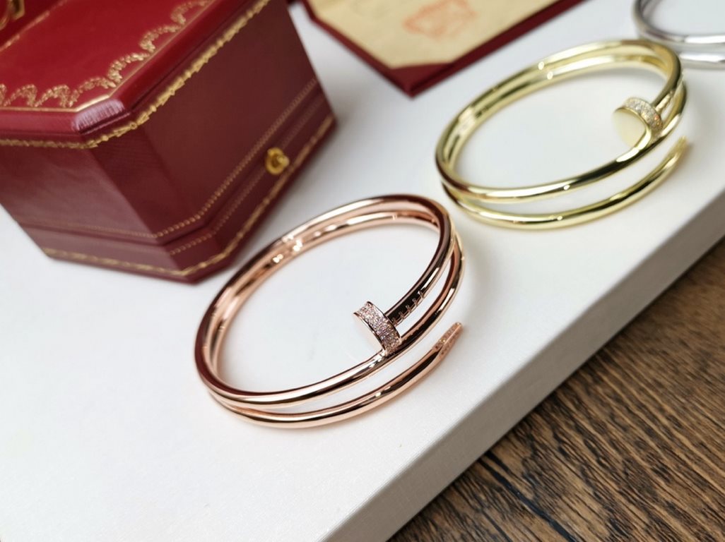 Cartier Cartier double studs glossy bracelet  high-end customized high quality     excellence inside and out   sub-gold material rose gold white gold yellow gold