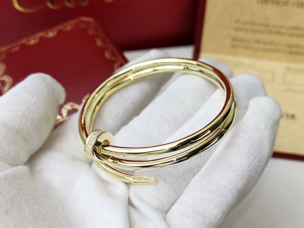 Cartier Cartier double studs glossy bracelet  high-end customized high quality     excellence inside and out   sub-gold material rose gold white gold yellow gold