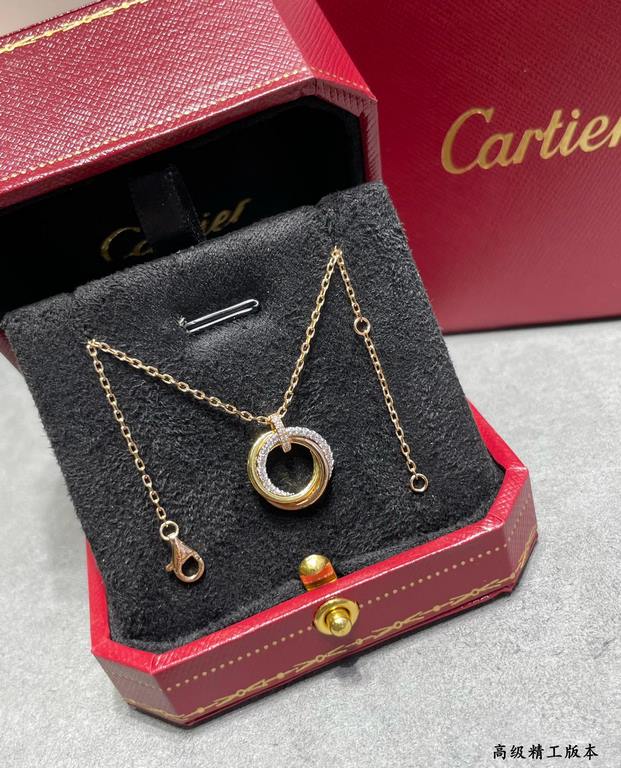 V gold material Cartier trumpet triple ring necklace with diamonds, another classic, ring set Perfect interpretation of symmetrical aesthetics Elegant and generous. Wearing comfort is high It is not easy to hook to the i