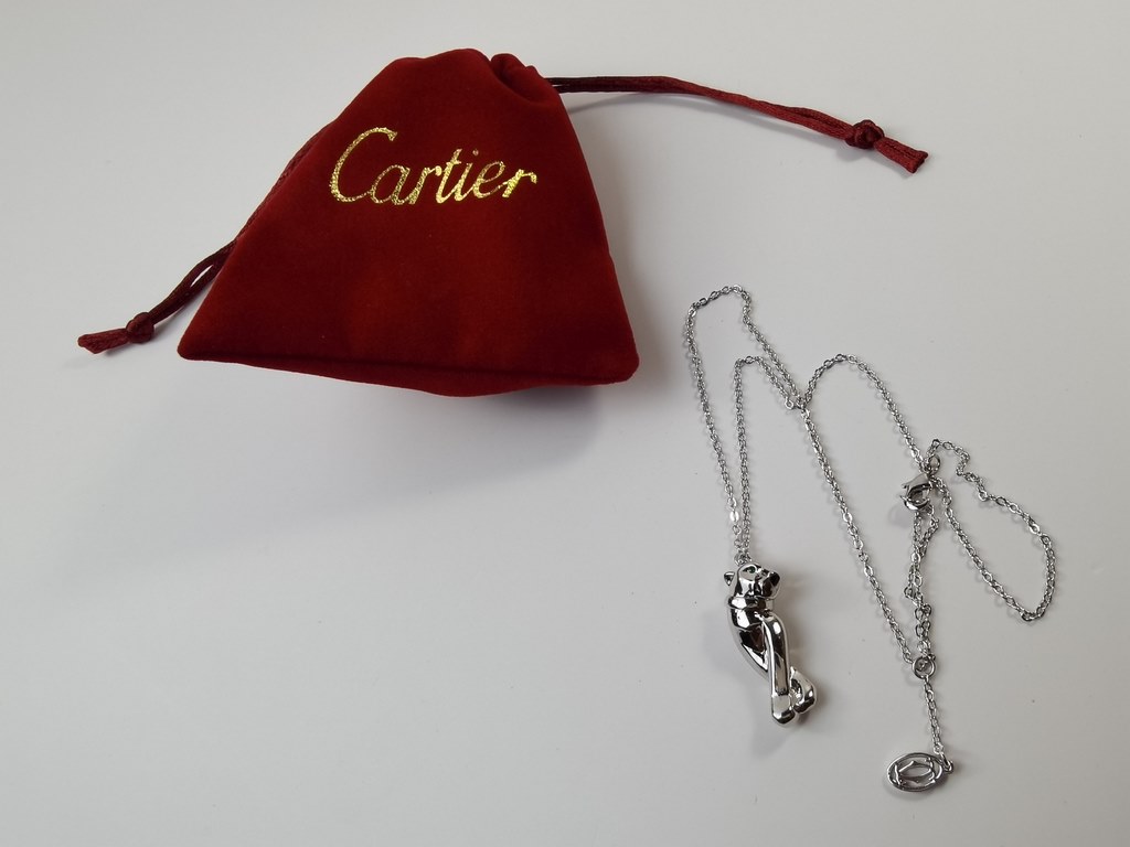 Cartier Cartier [strong] 11 leopard necklace shipping   Leopard necklace   classic aristocratic model, luxury full diamonds caressing leopard design     exclusive real shot ! With emerald leopard eyes to make the leopard