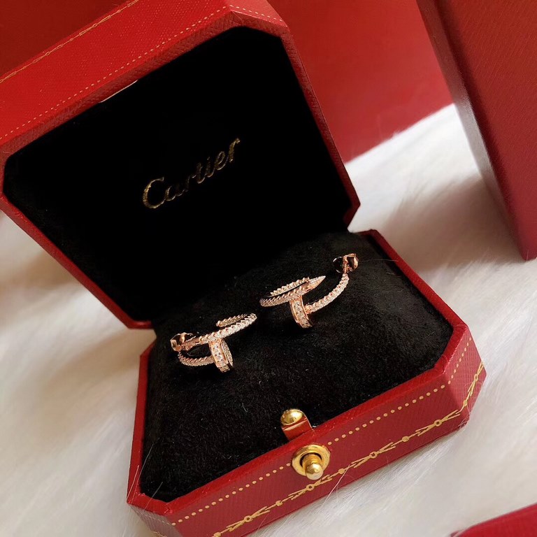 Cartier Cartier nails full diamonds small earrings luxury high-end original more than 100,000 full of diamonds earrings super versatile cool Selected German imported s925 sterling silver material inlaid with high-end qua