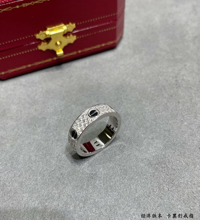 V gold material (economy version) Size 678. original single goods Cartier economy version of the black studs star ring, the industry's most cutting-edge and most complete Au 750 18K gold process imported from Germany uni