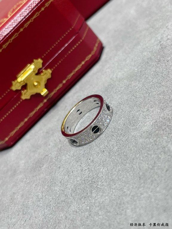 V gold material (economy version) Size 678. original single goods Cartier economy version of the black studs star ring, the industry's most cutting-edge and most complete Au 750 18K gold process imported from Germany uni