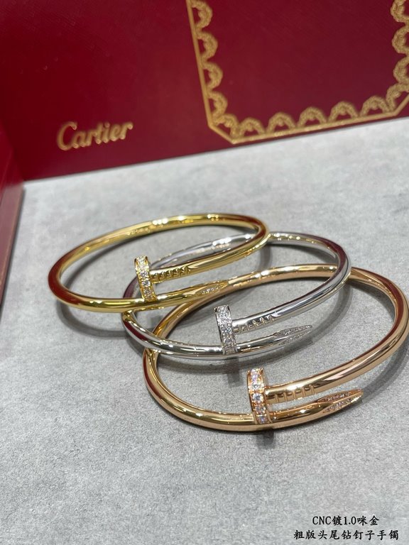 V gold plated 1.0 micro gold DB original lettering CNC version Cartier rough version head and tail diamond studs bracelet       Cartier Cartier Juste un Clou studs bracelet Classic work Three colors complete Couples Gift