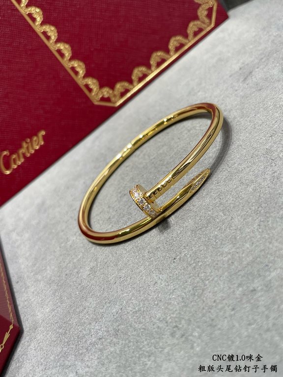 V gold plated 1.0 micro gold DB original lettering CNC version Cartier rough version head and tail diamond studs bracelet       Cartier Cartier Juste un Clou studs bracelet Classic work Three colors complete Couples Gift