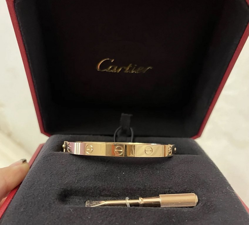 CNC version   Cartier classic diamond-free love bracelet, many years of word of mouth paragraph plating 18K gold thick gold does not fade Original CNC machine cutting process! Special promise the details of the material,