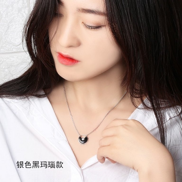 Cartier Amulet Necklace   925 sterling silver Classic hot models    all the way to love   the first encounter throbbing  with each other sweet   together with the firmness of the  different gemstones   on behalf of a dif