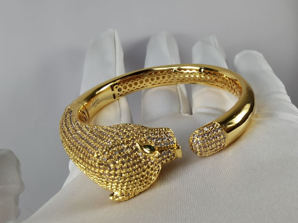 Cartier official [shhh][shhh] 11 leopard bracelet   Classic aristocratic, personalized open design    Fully handmade magnifying glass Micro-setting up to a half-drill 590 super sparkling AAAA diamonds, Australia imported