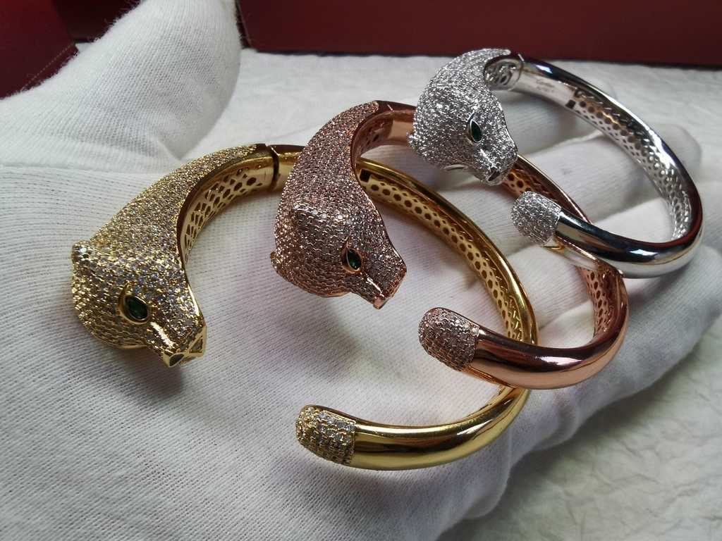 Cartier official [shhh][shhh] 11 leopard bracelet   Classic aristocratic, personalized open design    Fully handmade magnifying glass Micro-setting up to a half-drill 590 super sparkling AAAA diamonds, Australia imported