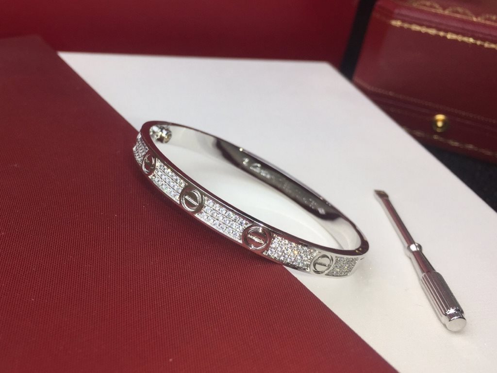 Cartier Cartier classic full star bracelet    hot LOVE full diamond bracelet   imported gold plating 18k rose gold  white gold Set simulation high carbon diamonds   high end customized full diamonds models screws bracele