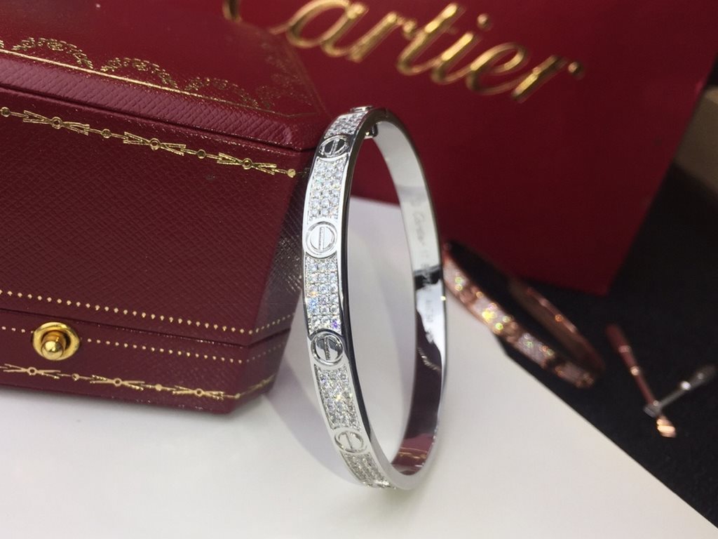 Cartier Cartier classic full star bracelet    hot LOVE full diamond bracelet   imported gold plating 18k rose gold  white gold Set simulation high carbon diamonds   high end customized full diamonds models screws bracele