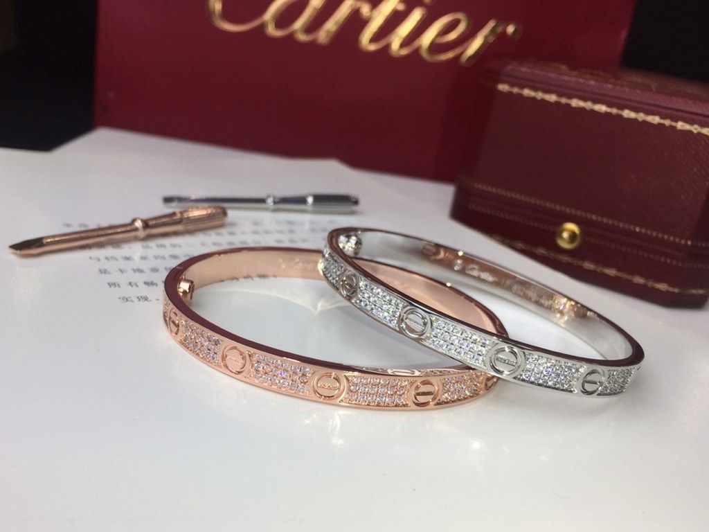 Cartier Cartier classic full star bracelet    hot LOVE full diamond bracelet   imported gold plating 18k rose gold  white gold Set simulation high carbon diamonds   high end customized full diamonds models screws bracele