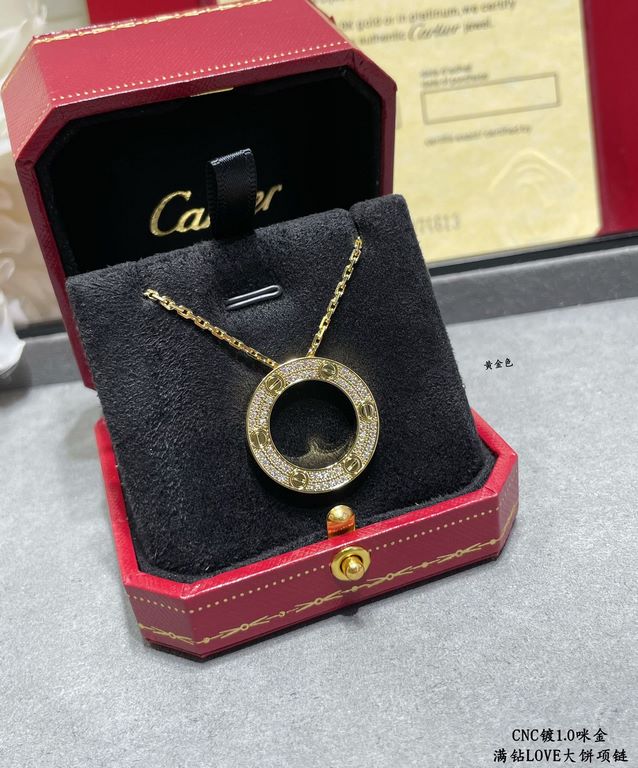 V gold plating 1.0 imitation gold CNC high version Cartier LOVE full of diamonds big cake necklace   real shot   high-end customized    look at the chain plate to see the engraving, and then look at the workmanship Origi