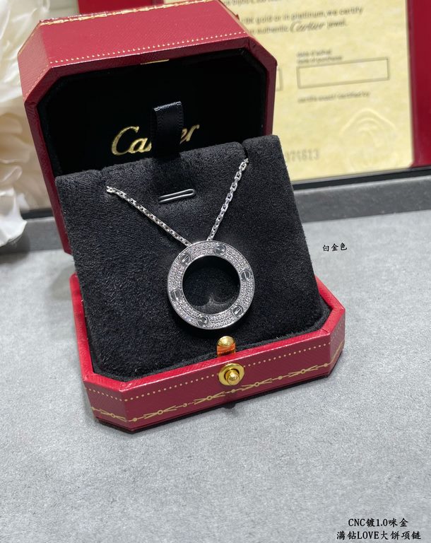 V gold plating 1.0 imitation gold CNC high version Cartier LOVE full of diamonds big cake necklace   real shot   high-end customized    look at the chain plate to see the engraving, and then look at the workmanship Origi