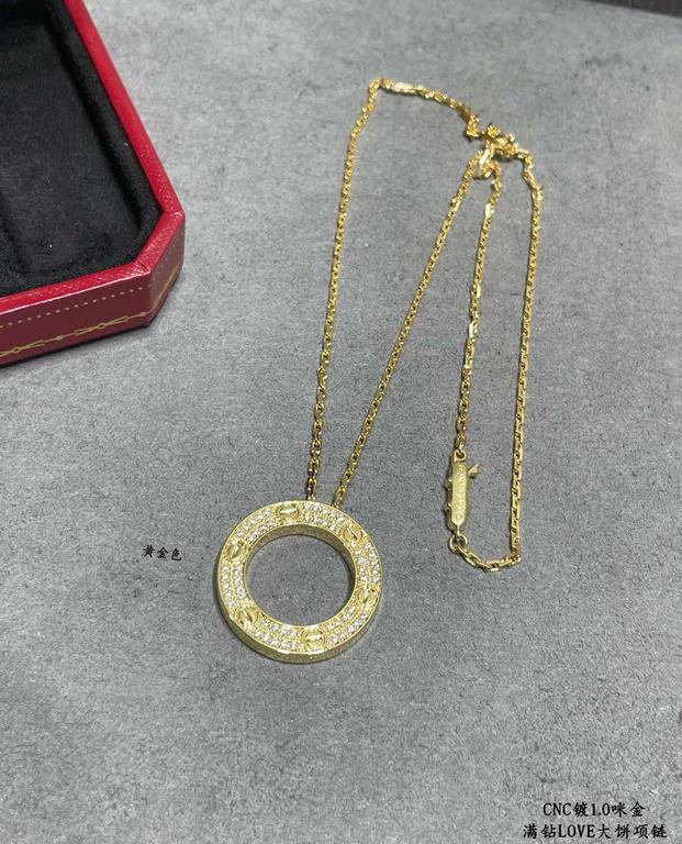 V gold plating 1.0 imitation gold CNC high version Cartier LOVE full of diamonds big cake necklace   real shot   high-end customized    look at the chain plate to see the engraving, and then look at the workmanship Origi