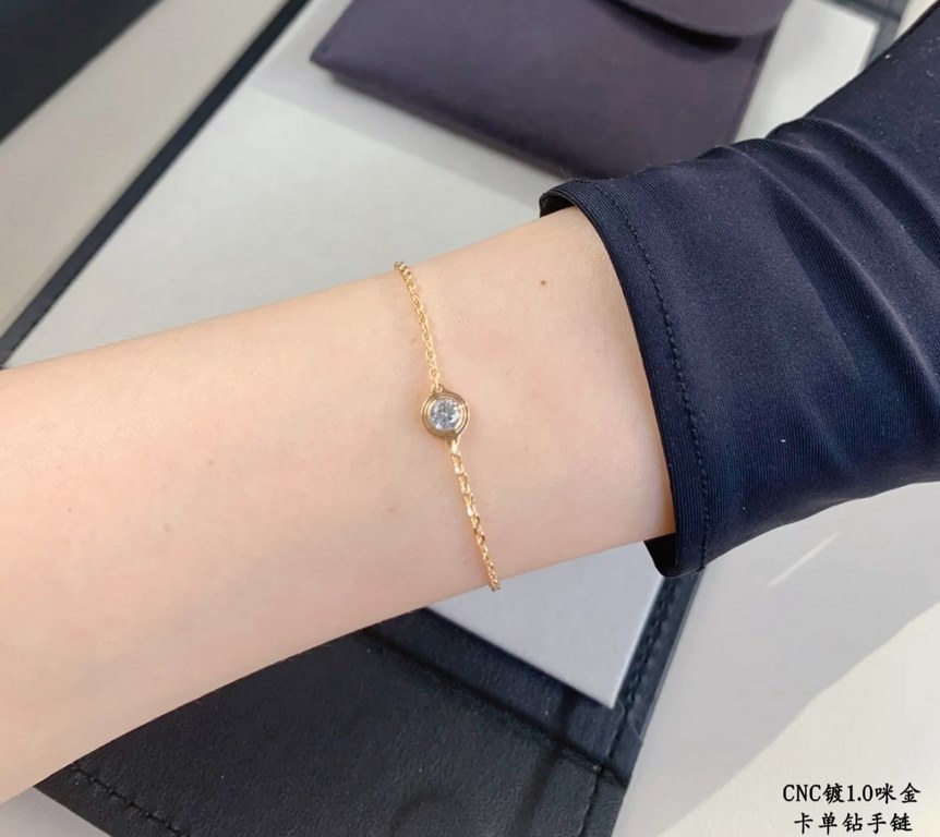 V gold plated 1.0 micro gold Cartier solitaire bracelet, classic production small jewelry can bring out the atmosphere of fresh temperament with the original small tag not the market ordinary version