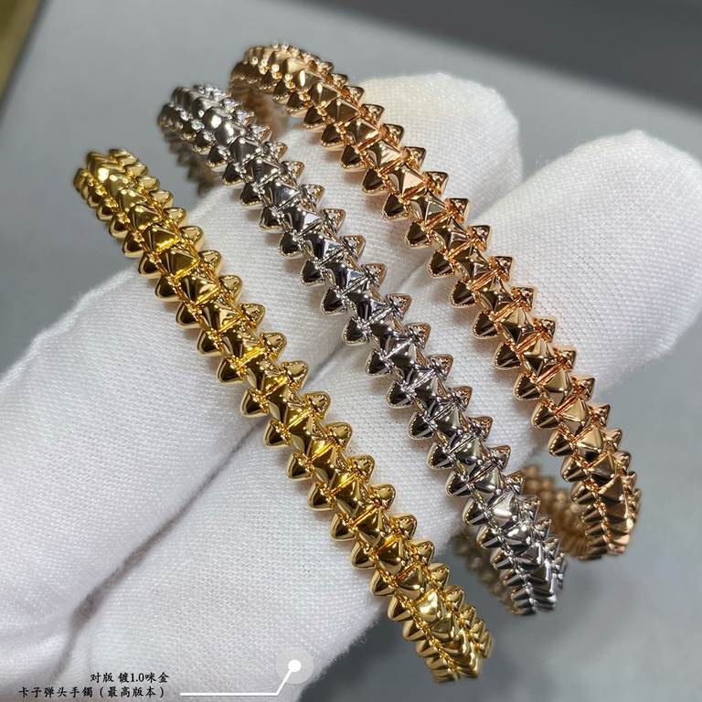 V gold plated 1.0 imitation gold Cartier CNC pair version of bullet bracelet, the most popular one    Both sides of the small willow nails can be free to shake, very personalized one. Eternal classic Very hot in recent y