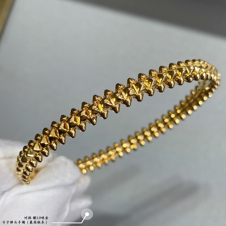 V gold plated 1.0 imitation gold Cartier CNC pair version of bullet bracelet, the most popular one    Both sides of the small willow nails can be free to shake, very personalized one. Eternal classic Very hot in recent y