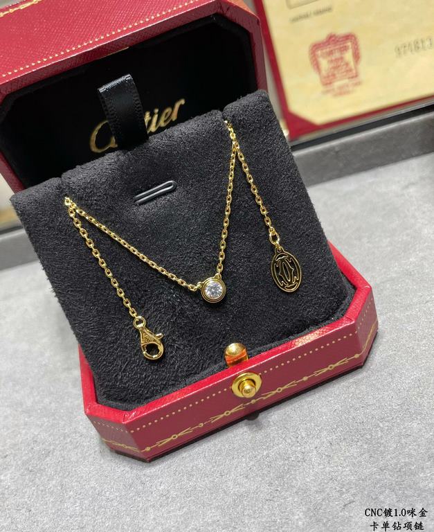 V gold plated 1.0 imitation gold Cartier solitaire necklace. Classic production Small jewelry can bring out the atmosphere and freshness Add the original small hangtag not the market ordinary version