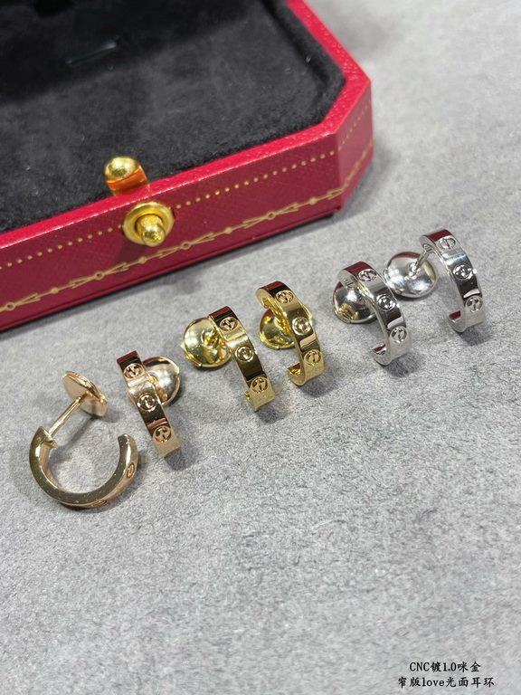 V gold Cartier Cartier CNC narrow glossy LOVE earrings Classic with flying saucer   earplugs [purchasing level]   classic Cartier love series calendered screw print the most classic models do not need to be introduced Ge