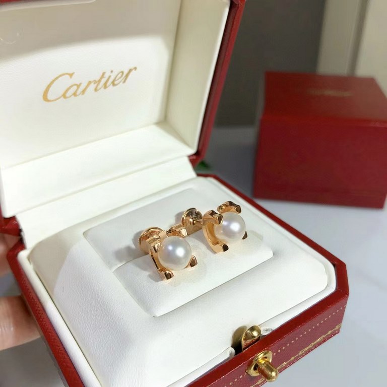 earrings necklace   (with flying saucer earplugs) Cartier Cartier ox horn pearl necklace earrings  the most classic and popular one earrings     Eternal classic In recent years it is very hot High-end 925 Sterling Silver