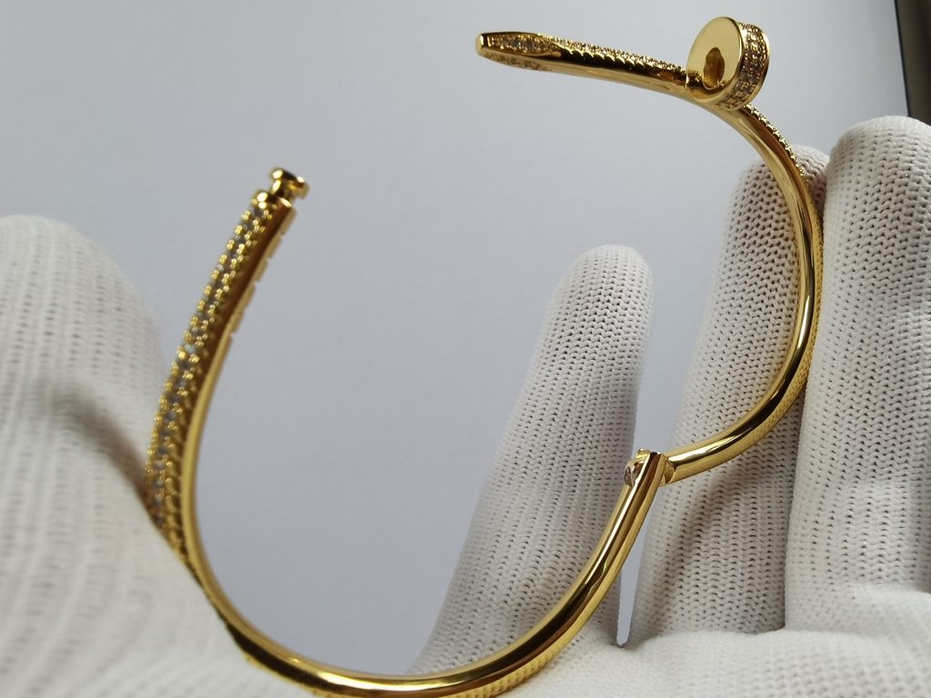 Cartier Cartier JUSTE UN CLOU Nail Series Full Diamond Nail Bracelet Imported from Germany made of sub-golden material Fine workmanship and flawlessness The highest level version of the full diamond nail bracelet on the 