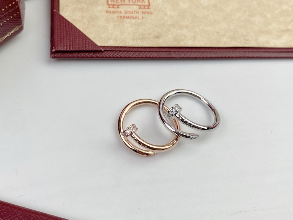 Cartier Cartier nail ring   Cartier classic masterpiece, enduring  Legendary classic, has been popular without much ado  Look at the workmanship to see the details to see the engraving, consistent and genuine Selected Ge