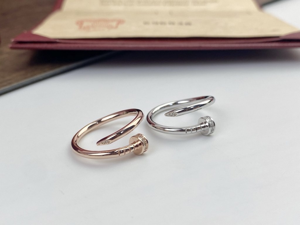 Cartier Cartier nail ring   Cartier classic masterpiece, enduring  Legendary classic, has been popular without much ado  Look at the workmanship to see the details to see the engraving, consistent and genuine Selected Ge