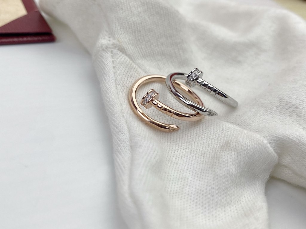 Cartier Cartier nail ring   Cartier classic masterpiece, enduring  Legendary classic, has been popular without much ado  Look at the workmanship to see the details to see the engraving, consistent and genuine Selected Ge