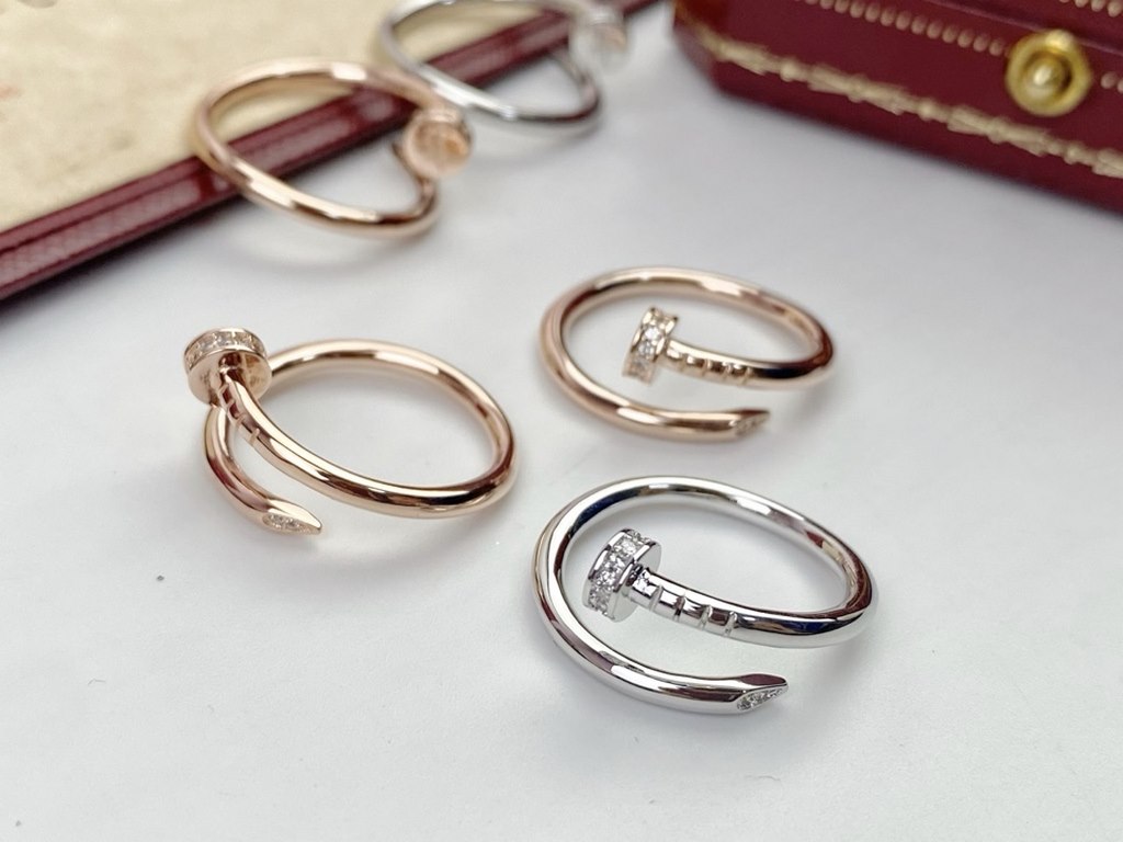 Cartier Cartier nail ring   Cartier classic masterpiece, enduring  Legendary classic, has been popular without much ado  Look at the workmanship to see the details to see the engraving, consistent and genuine Selected Ge