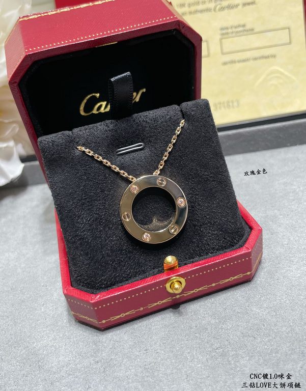 V gold plating 1.0 imitation gold CNC high version Cartier LOVE three diamonds big cake necklace   real shot   high-end customized    look at the chain plate to see the engraving, and then look at the workmanship origina