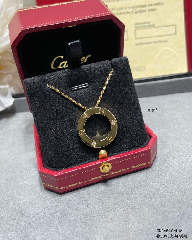 V gold plating 1.0 imitation gold CNC high version Cartier LOVE three diamonds big cake necklace   real shot   high-end customized    look at the chain plate to see the engraving, and then look at the workmanship origina