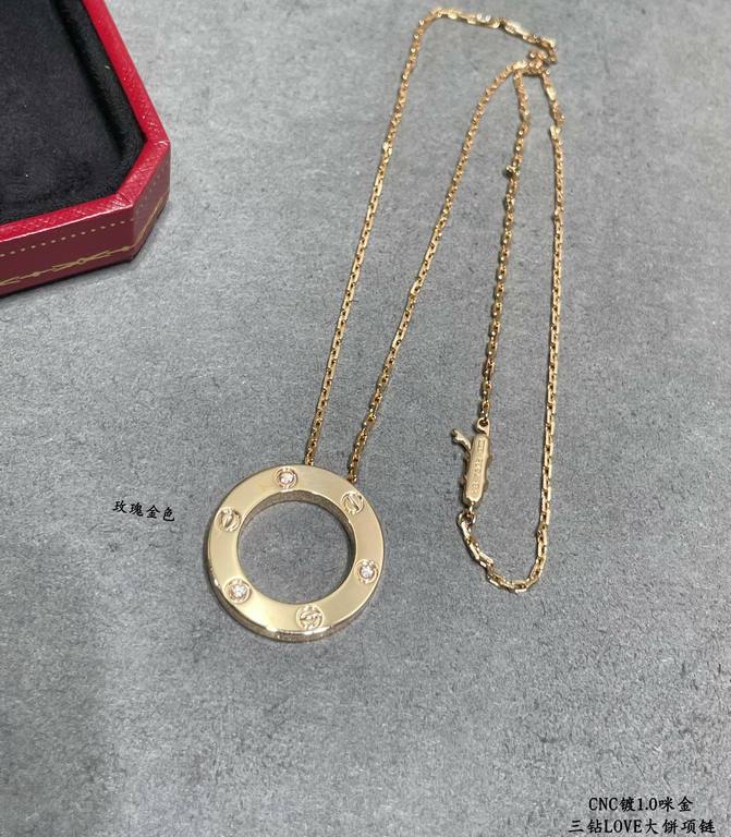 V gold plating 1.0 imitation gold CNC high version Cartier LOVE three diamonds big cake necklace   real shot   high-end customized    look at the chain plate to see the engraving, and then look at the workmanship origina