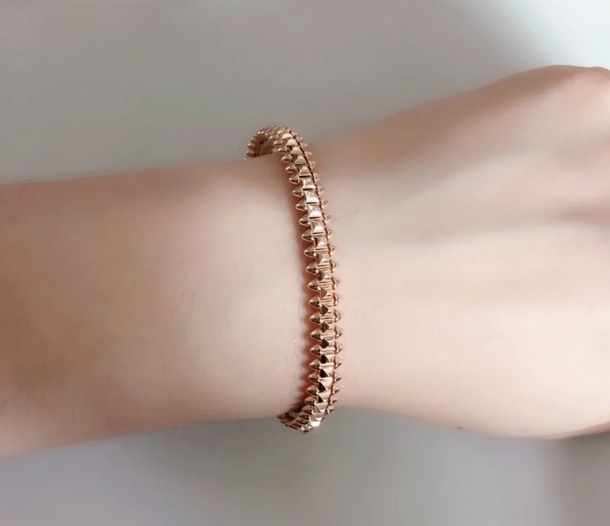 Cartier New version of the willow nail bracelet, the most popular one very personalized one. Eternal classic in recent years is very hot High-end V gold plating thick gold micro-setting material The same craftsmanship, n