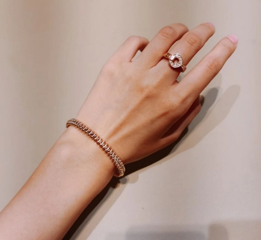 Cartier New version of the willow nail bracelet, the most popular one very personalized one. Eternal classic in recent years is very hot High-end V gold plating thick gold micro-setting material The same craftsmanship, n