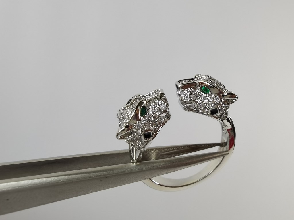 Cartier Cartier Leopard Ring Leopard ring one of the symbols of the brand classic leopard head emerald stone Cartier classic masterpiece, enduring  Legendary classic, has been popular needless to say Original custom high