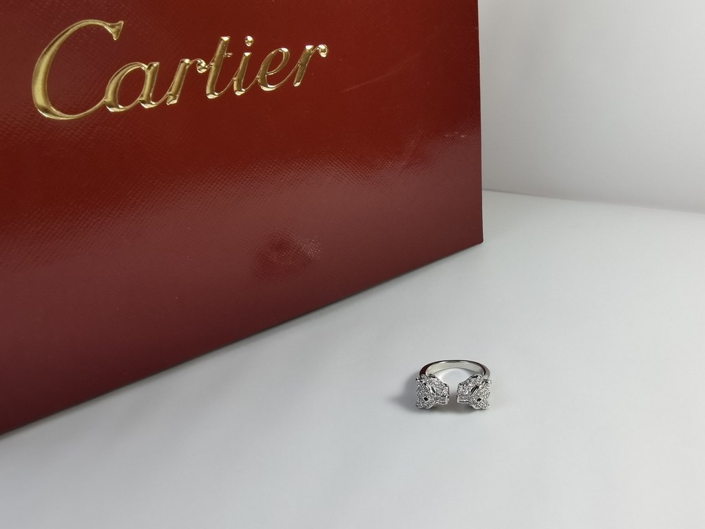 Cartier Cartier Leopard Ring Leopard ring one of the symbols of the brand classic leopard head emerald stone Cartier classic masterpiece, enduring  Legendary classic, has been popular needless to say Original custom high