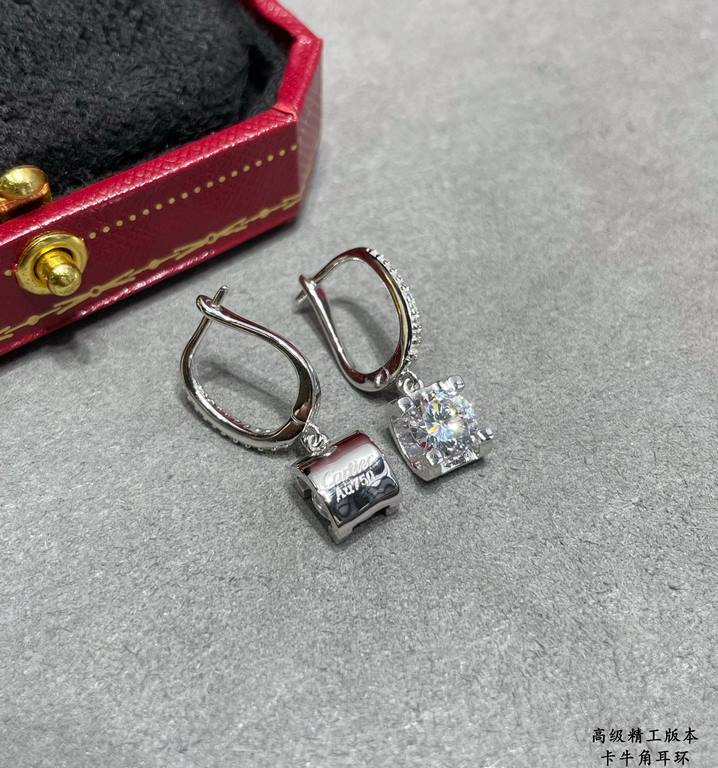 9 2  5  Delicate and thick Cartier horn earrings, a jewelry that expresses the spirit of freedom, witnessing the legendary love of the unswerving, witnessing the intimacy of lovers, love without end ......